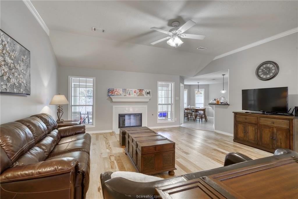 3303 Von Trapp Ln - Photo 4 of 18