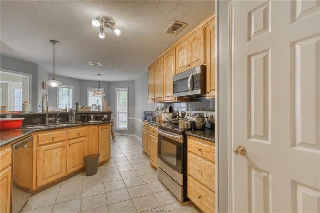 3303 Von Trapp Ln - Photo 7 of 18