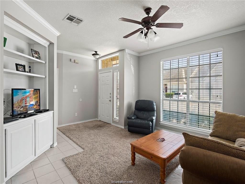 251 Navarro Dr - Photo 3 of 14