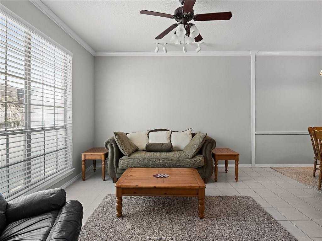 251 Navarro Dr - Photo 4 of 14