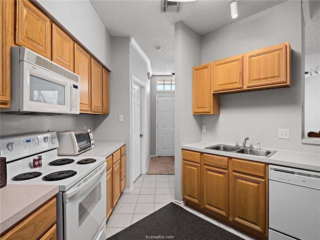 251 Navarro Dr - Photo 7 of 14