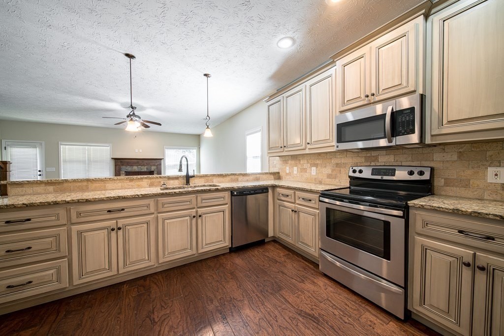 1220 Cottage Pointe Ct - Photo 6 of 45