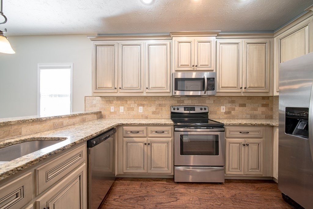 1220 Cottage Pointe Ct - Photo 7 of 45