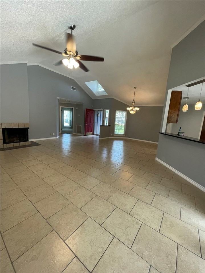 3125 Dunbarton Oak St - Photo 3 of 11