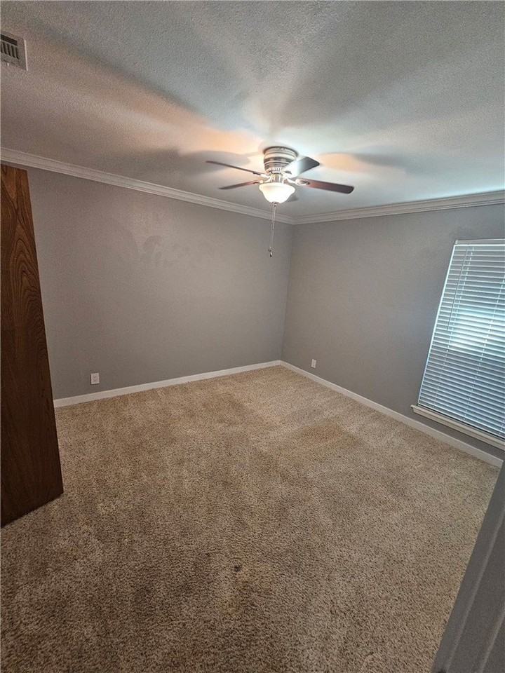 3125 Dunbarton Oak St - Photo 6 of 11