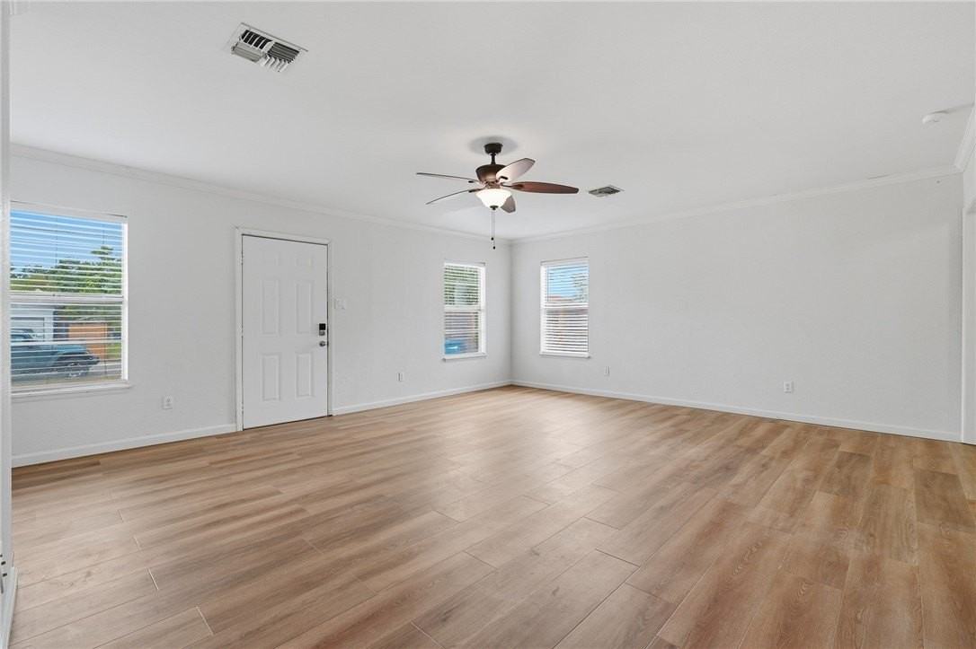 307 Paloma St - Photo 5 of 24