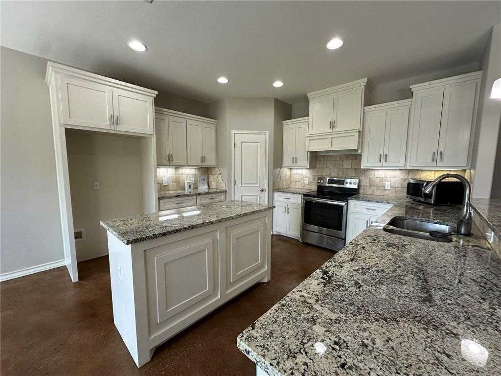 106 Chiman Cir - Photo 5 of 38