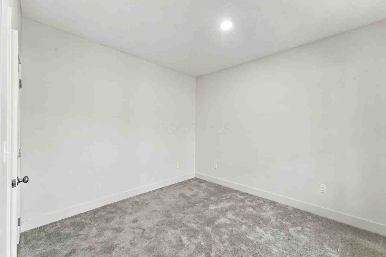 145 E Main St - Photo 5 of 19