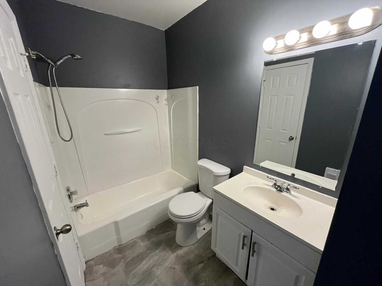 32 Viotis Dr #D - Photo 5 of 5