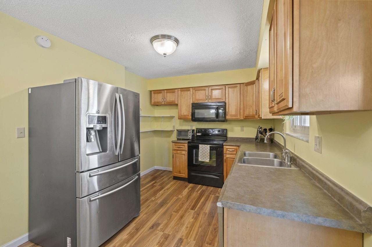 1440 Bairstow Ct - Photo 7 of 31