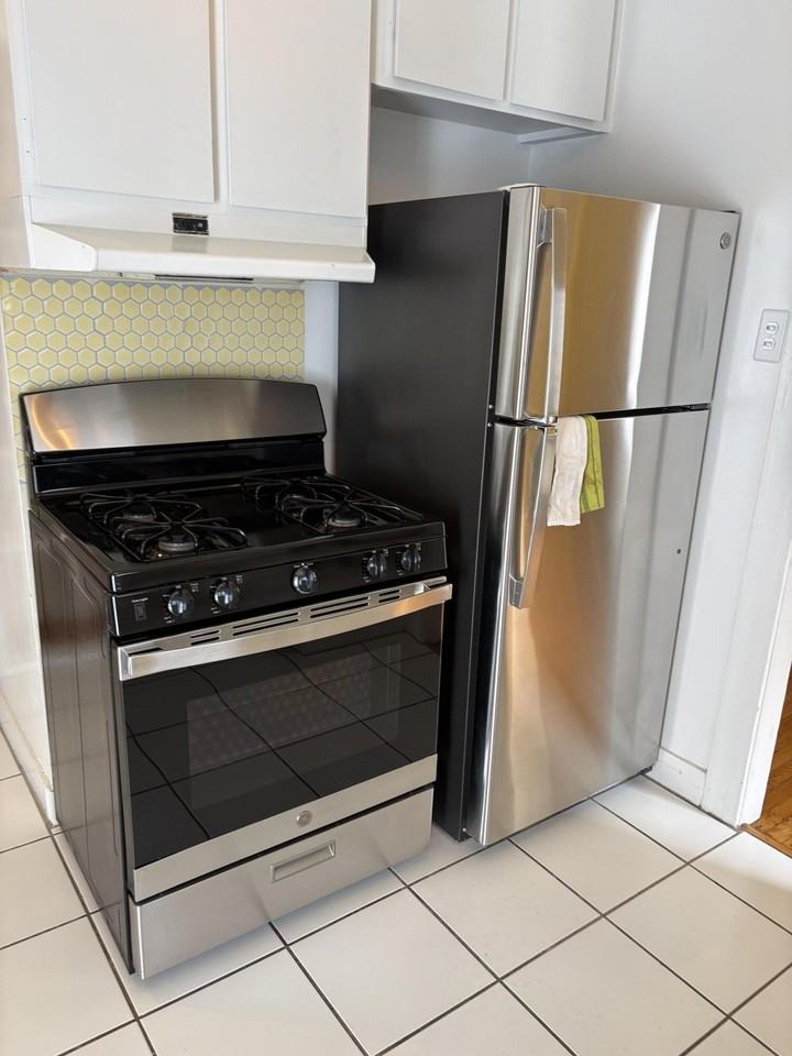 833 N Orange Dr - Photo 5 of 22