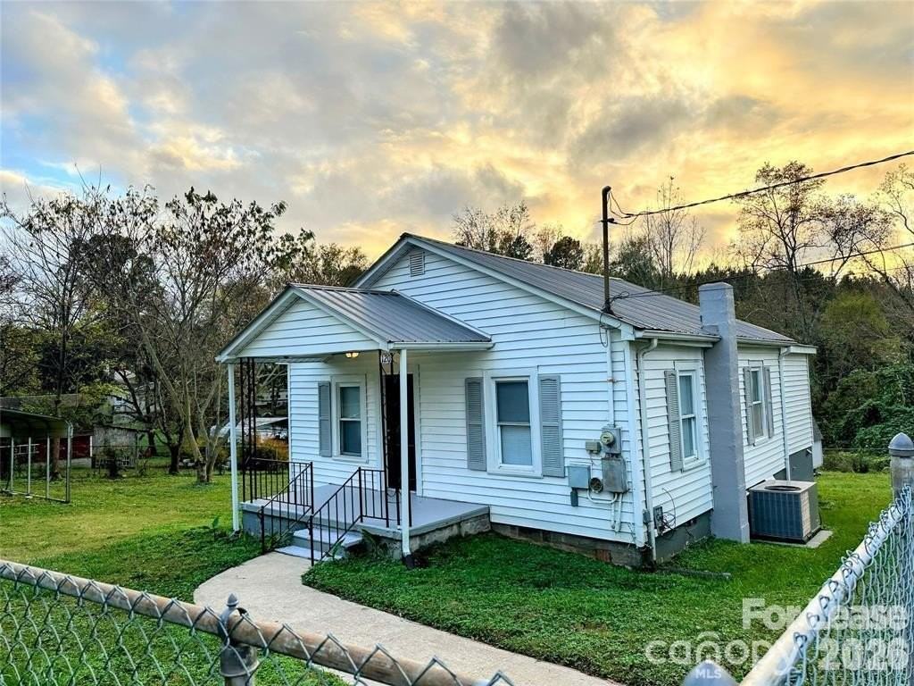 120 Charlwood Dr - Photo 2 of 13