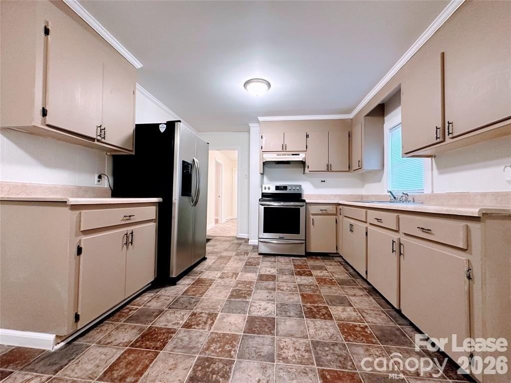 120 Charlwood Dr - Photo 3 of 13