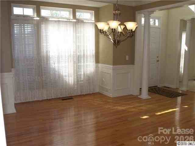 1045 Muirfield Dr - Photo 2 of 16