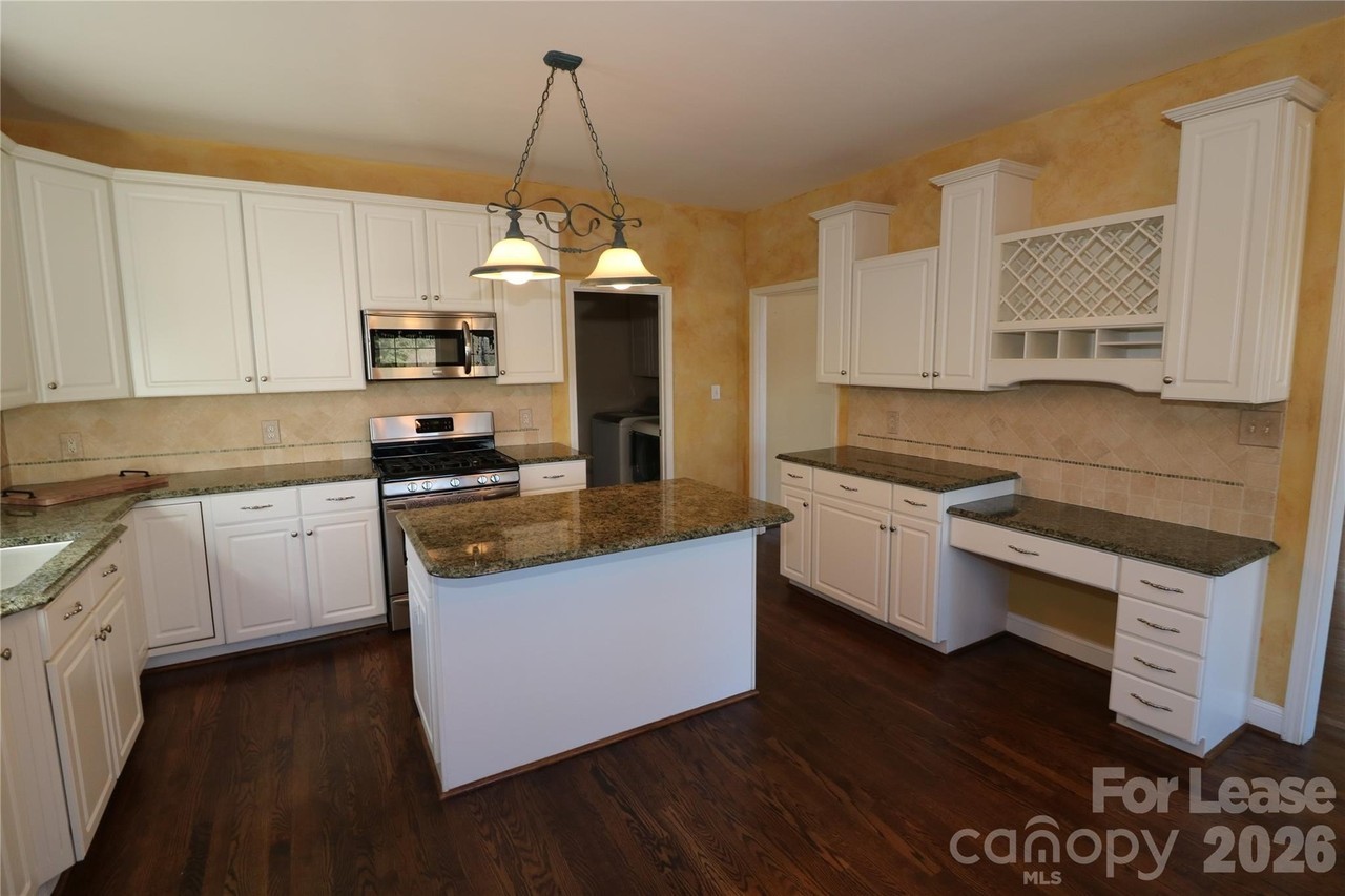 7710 Ninth Fairway Ln - Photo 6 of 48