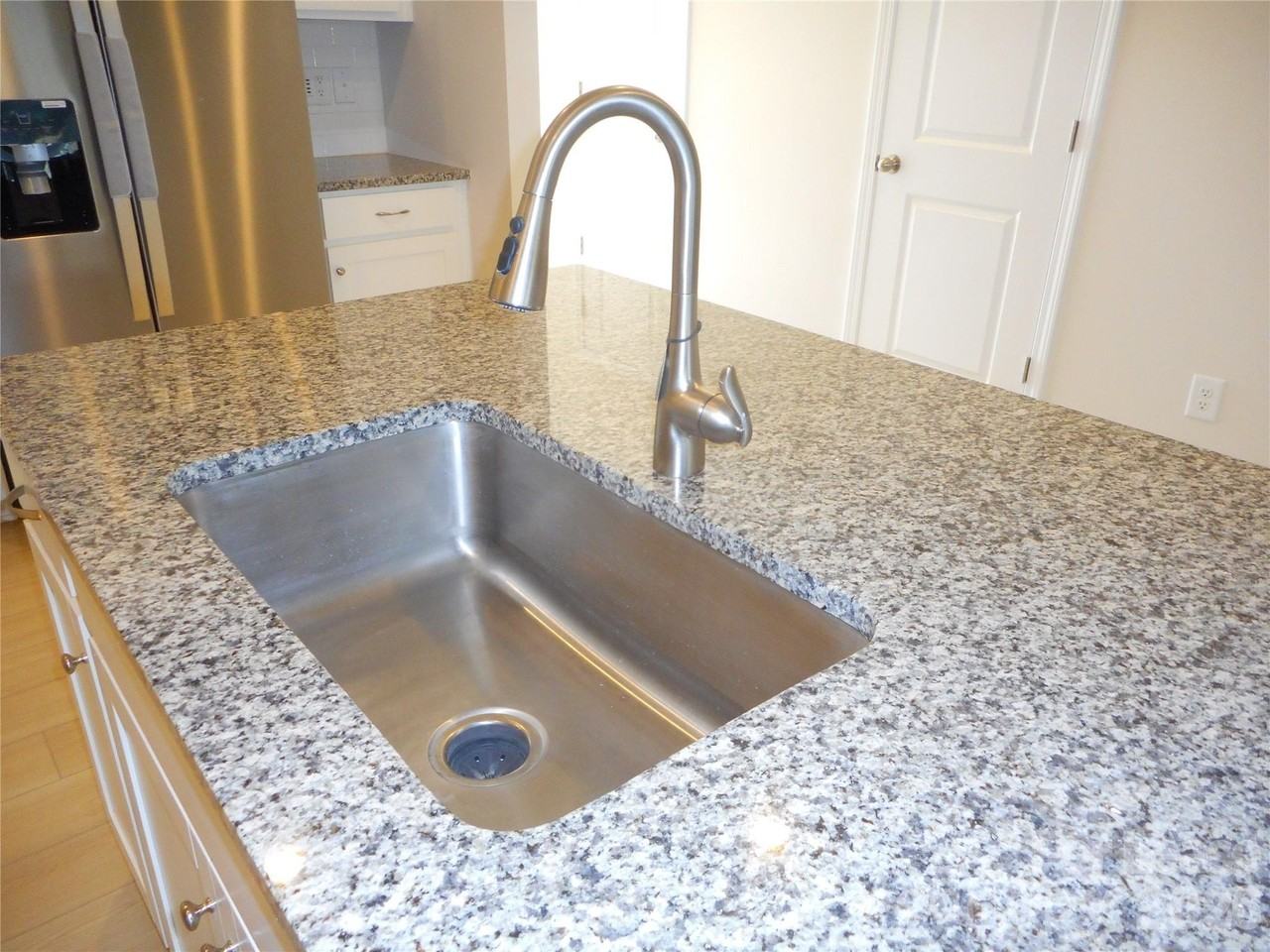 15752 Country House St - Photo 4 of 24