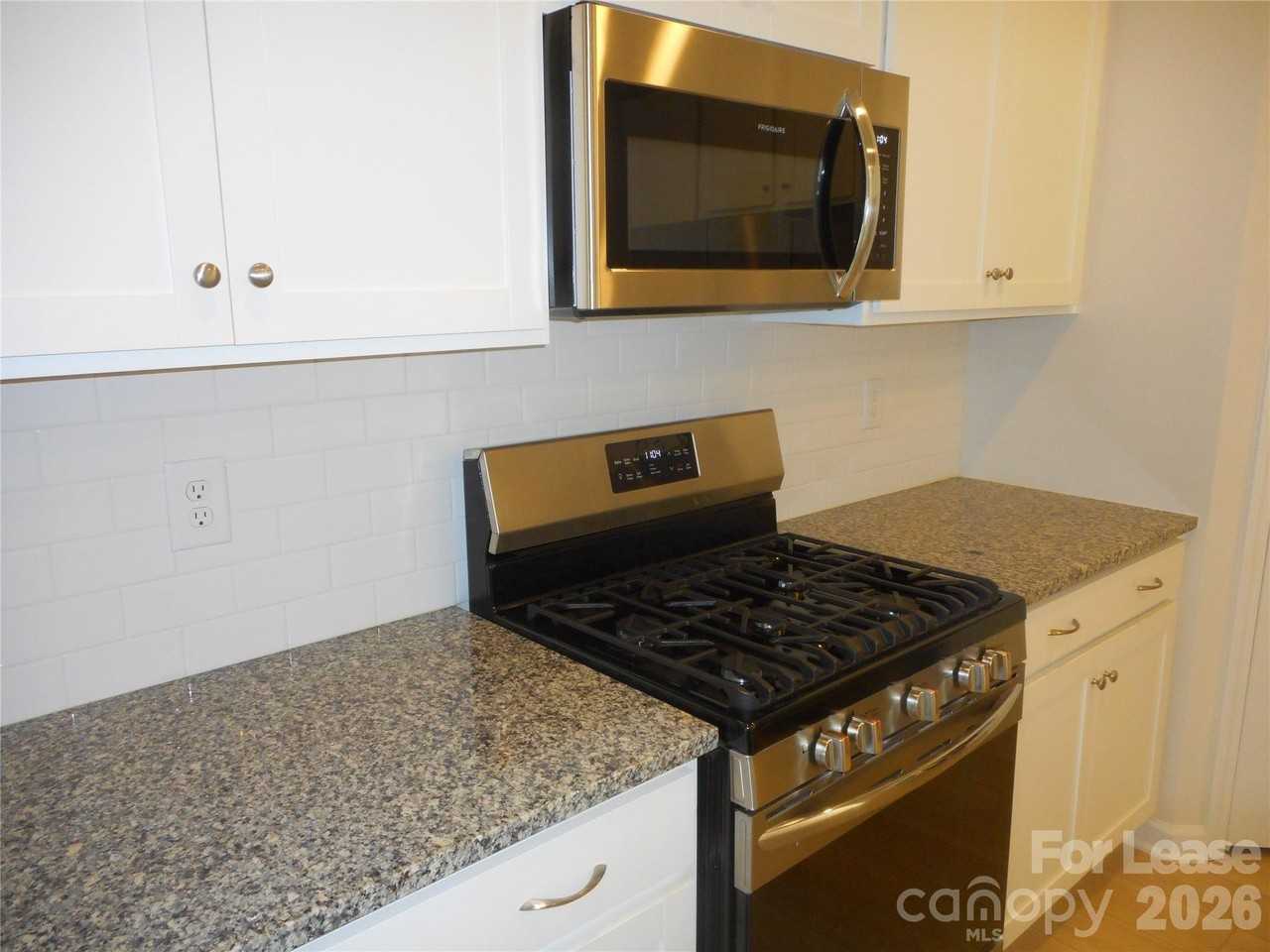 15752 Country House St - Photo 5 of 24