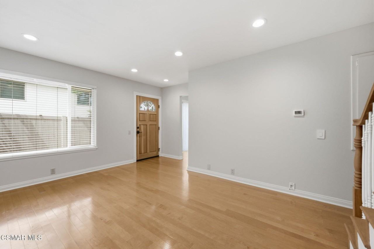 1805 E Avenida De Las Flores - Photo 3 of 20