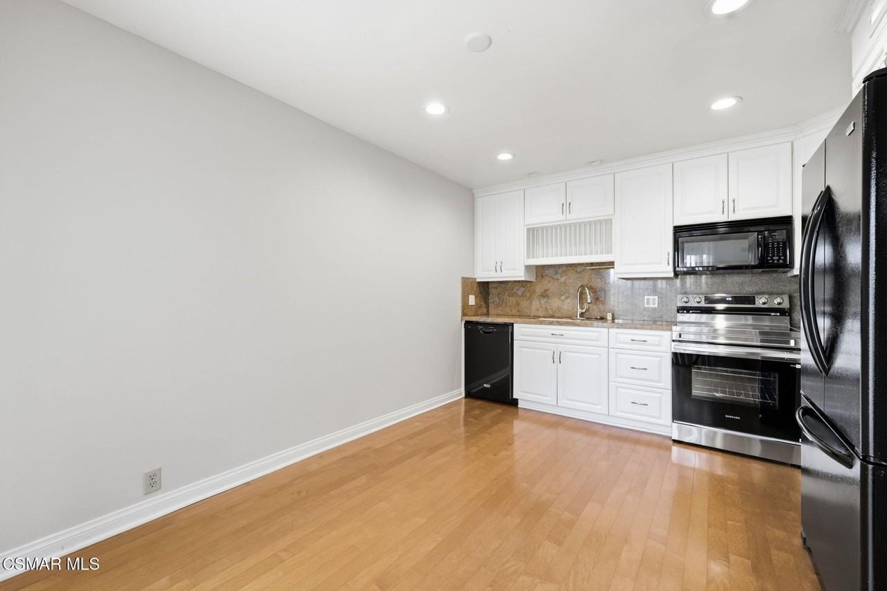 1805 E Avenida De Las Flores - Photo 4 of 20