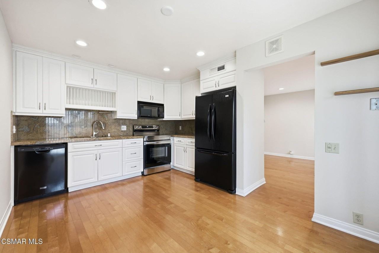 1805 E Avenida De Las Flores - Photo 6 of 20