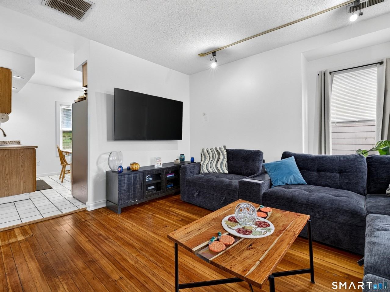 977 Townsend Ave #2 - Photo 5 of 22