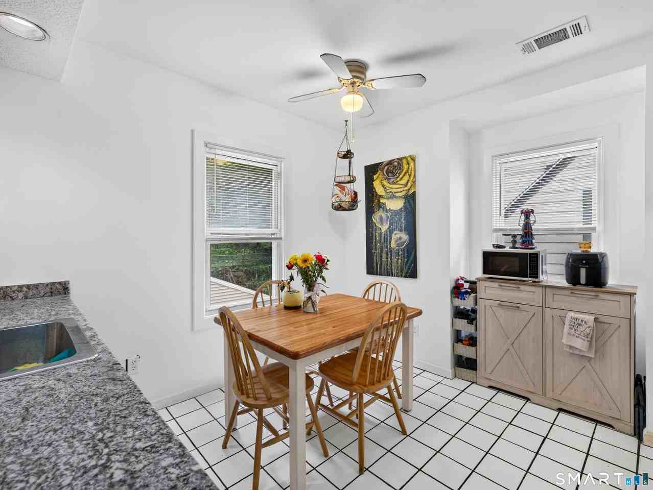 977 Townsend Ave #2 - Photo 7 of 22
