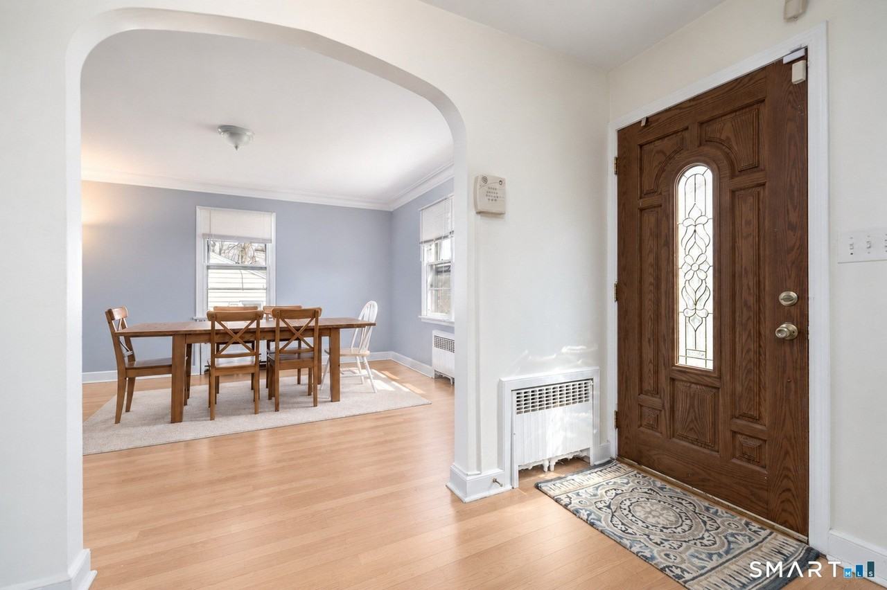 2478 Old Town Rd - Photo 4 of 35