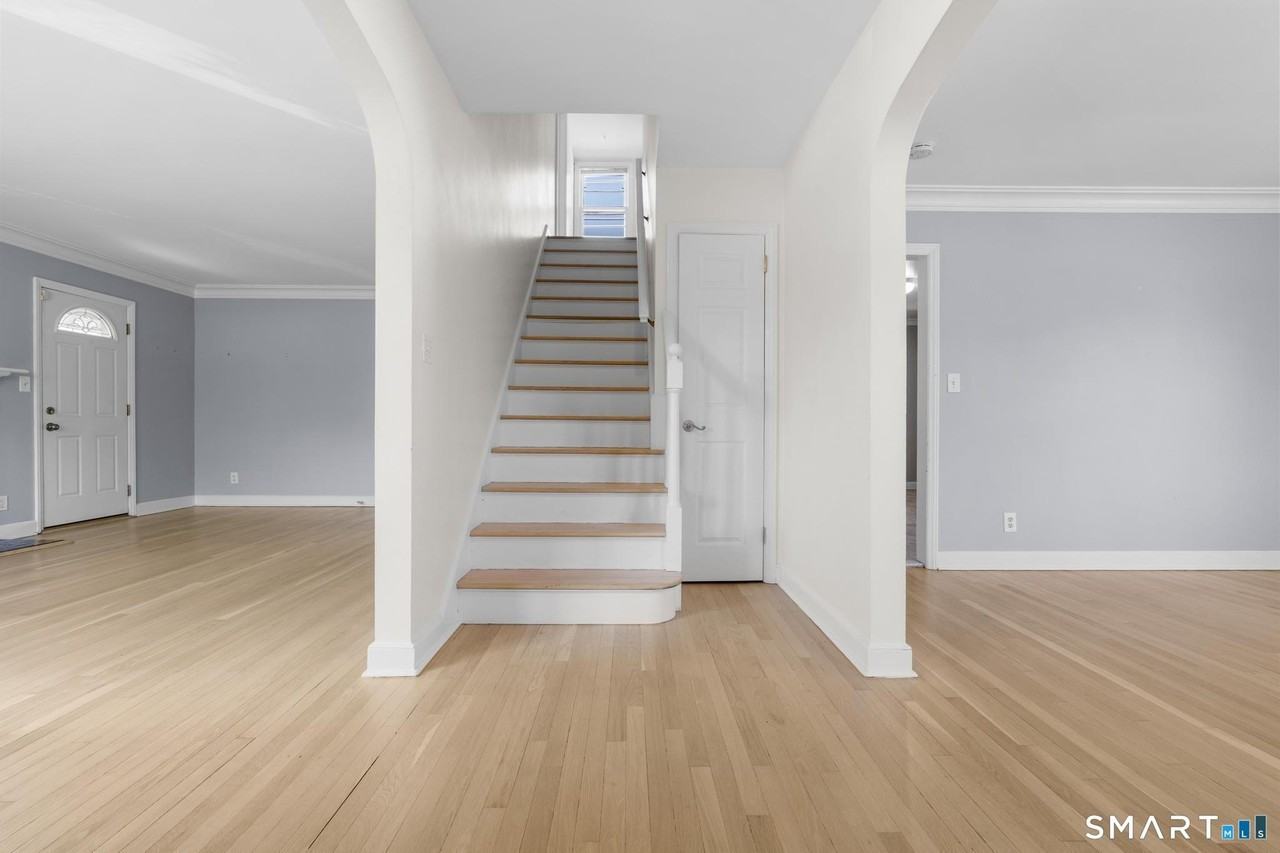 2478 Old Town Rd - Photo 5 of 35