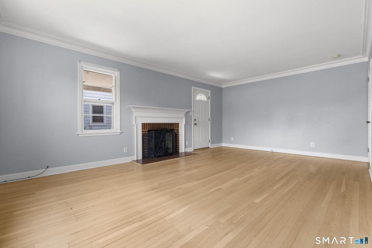 2478 Old Town Rd - Photo 7 of 35