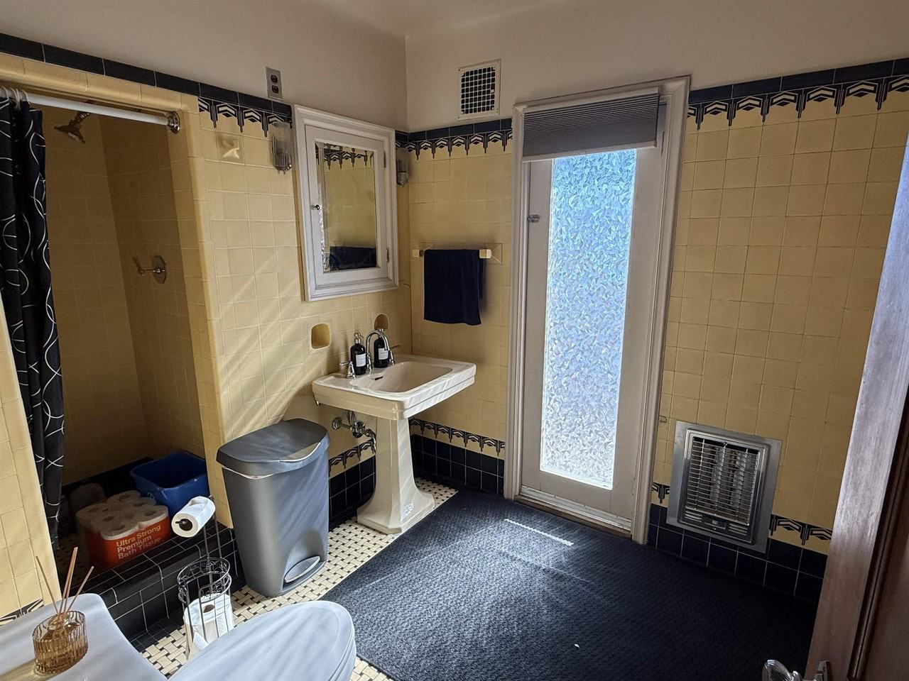 1501 Clark St - Photo 6 of 8
