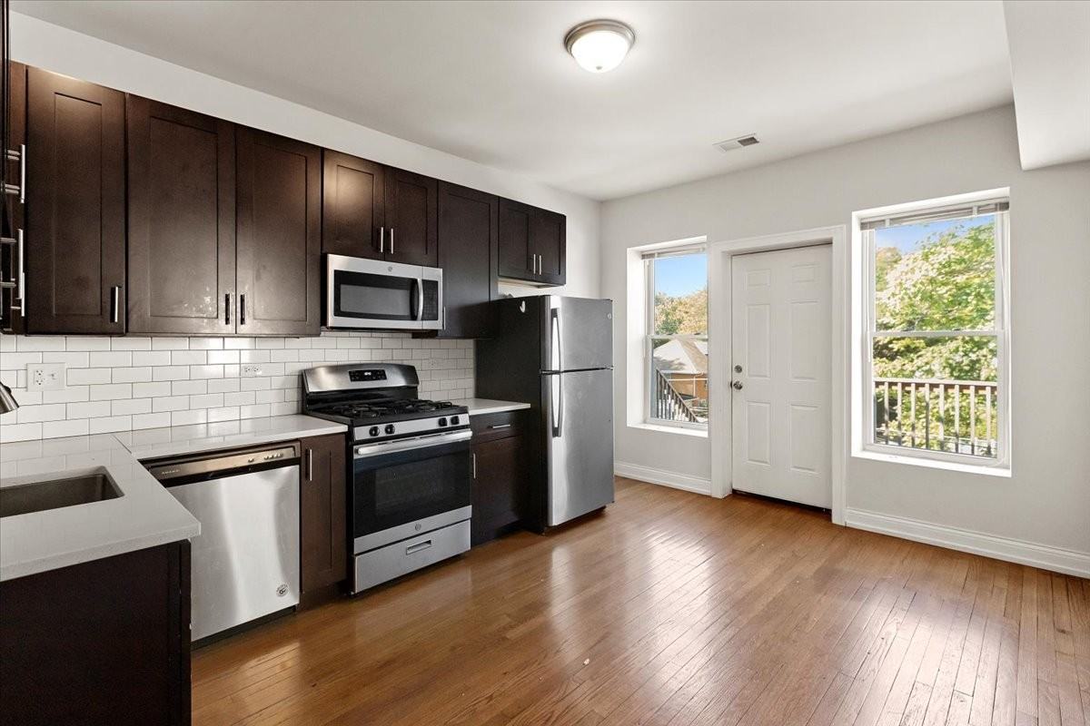 7134 S Yates Blvd #3N - Photo 2 of 12