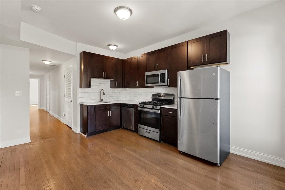 7134 S Yates Blvd #3N - Photo 3 of 12