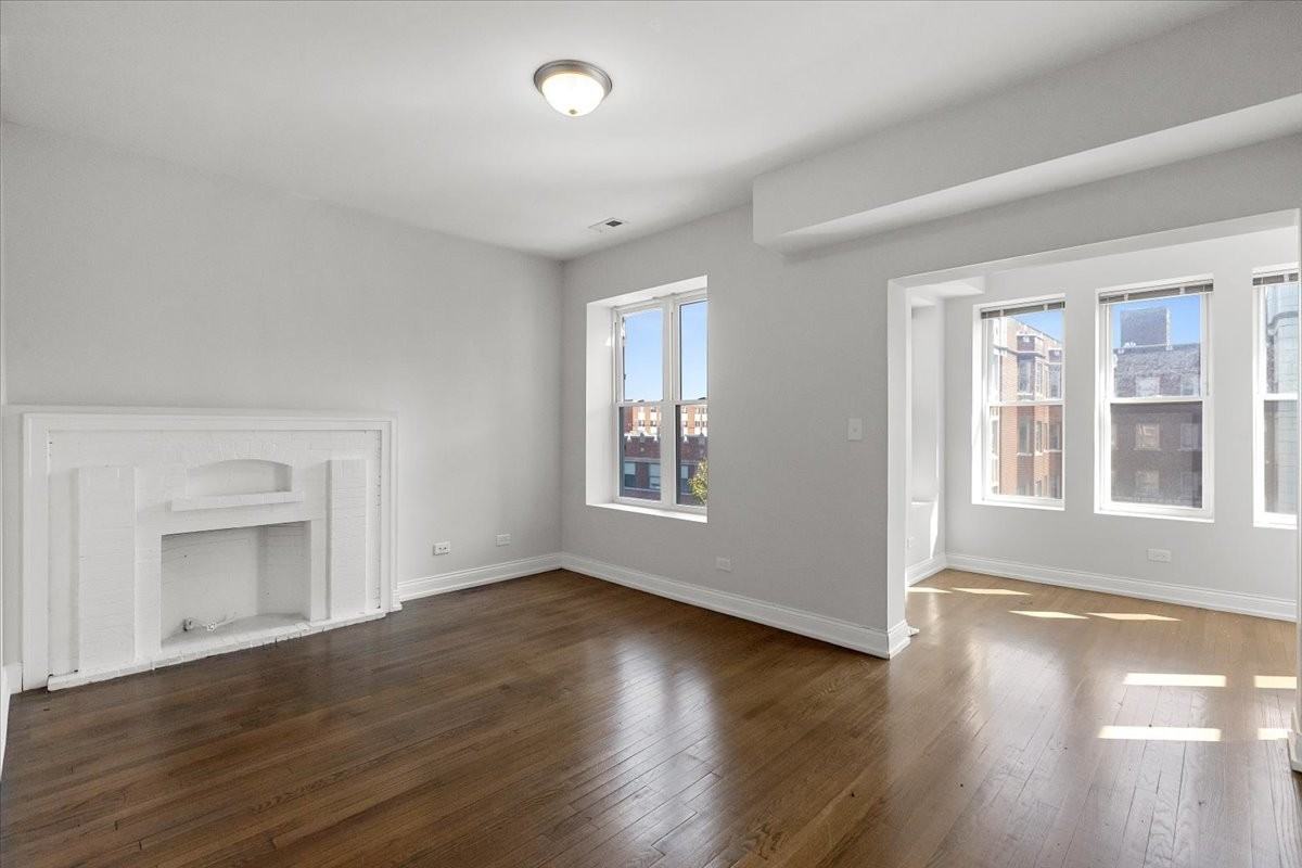 7134 S Yates Blvd #3N - Photo 4 of 12