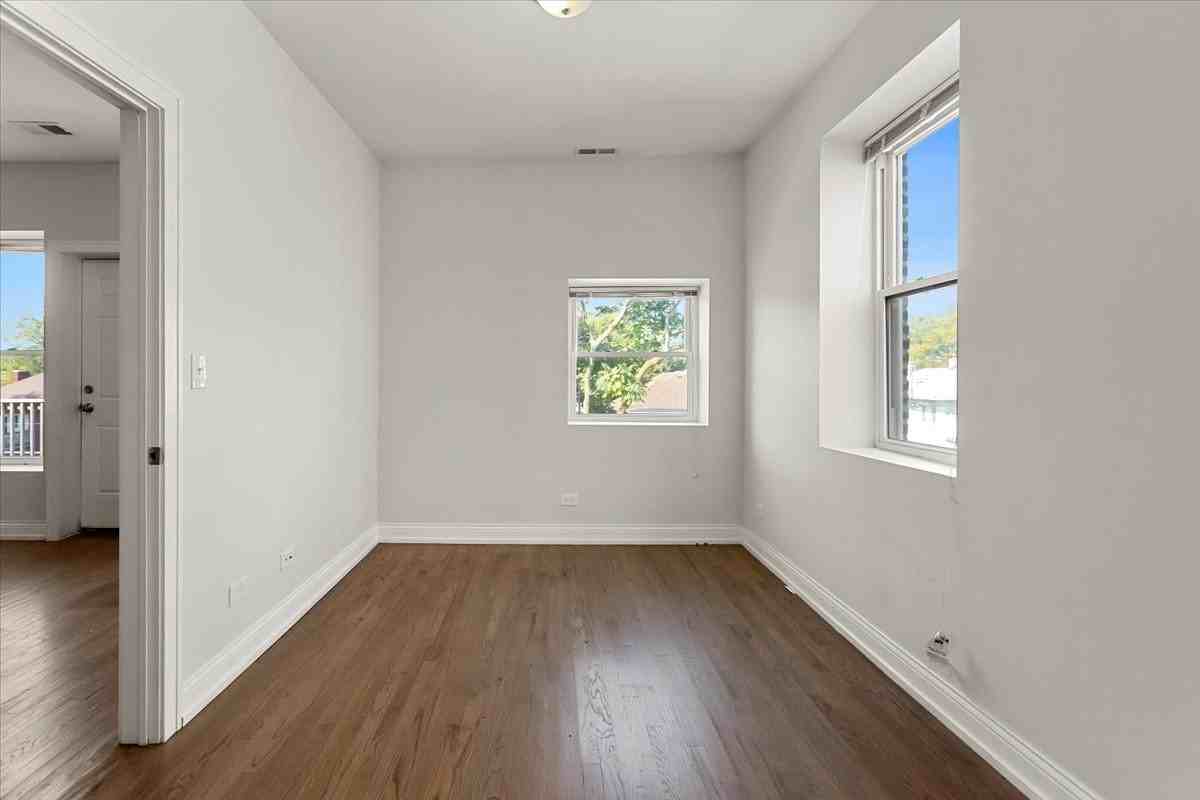 7134 S Yates Blvd #3N - Photo 6 of 12