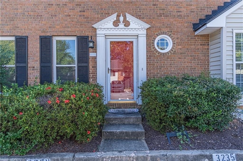3235 Cape Cir - Photo 3 of 38