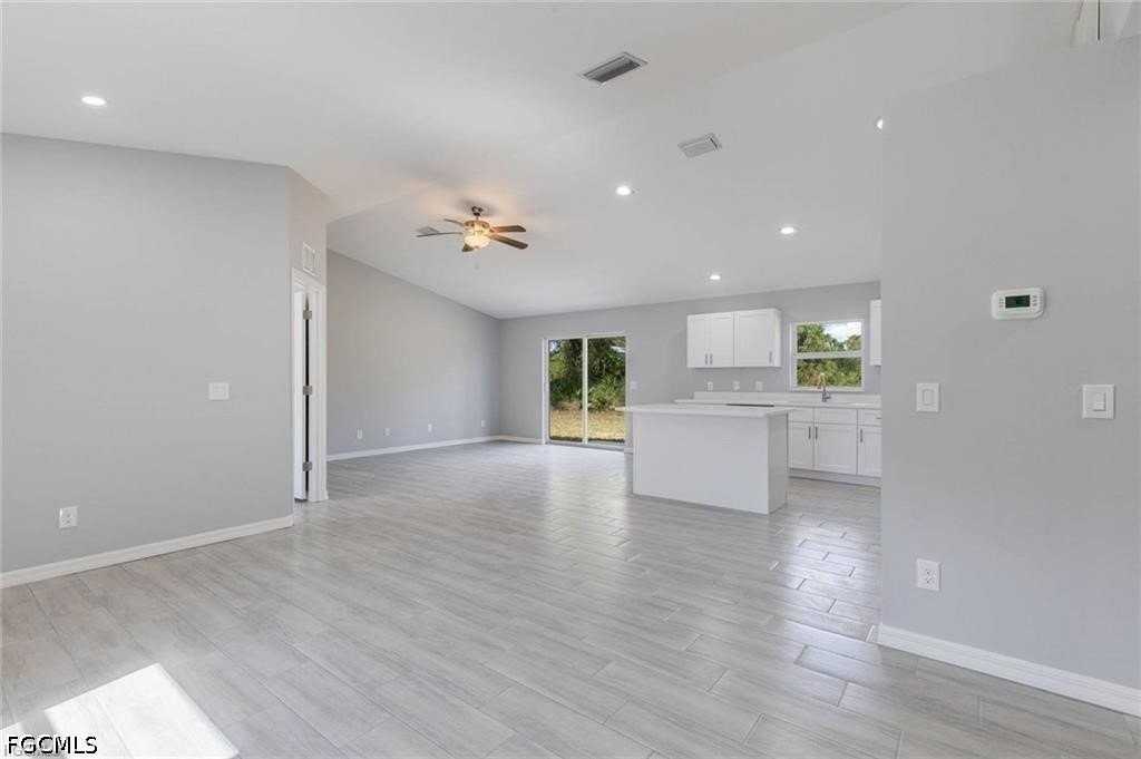 2100 W 15th St - Photo 3 of 18