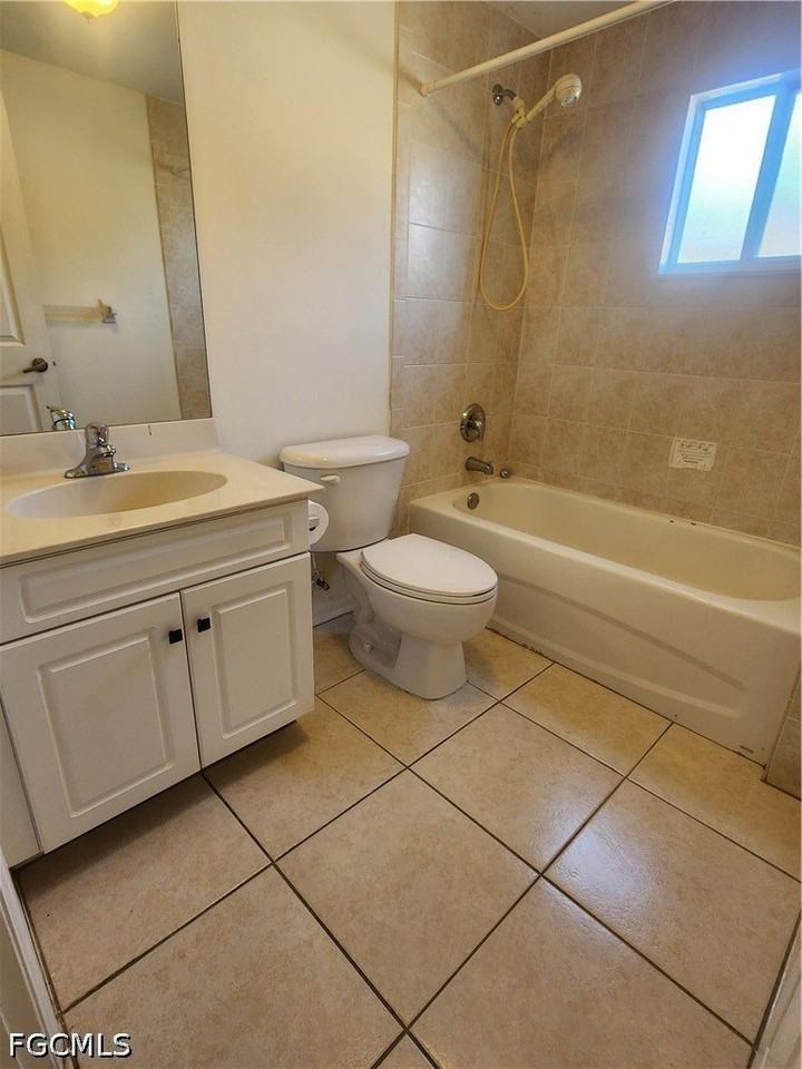 1236 Se 40th St #104 - Photo 6 of 8