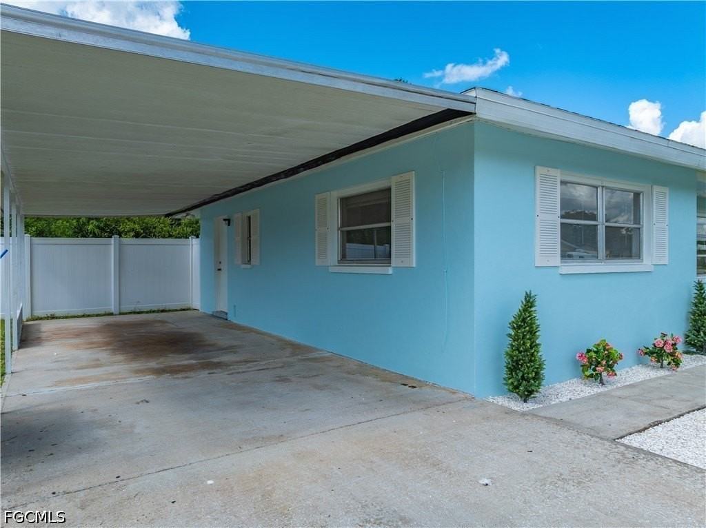 2201 Lotus Rd - Photo 4 of 42