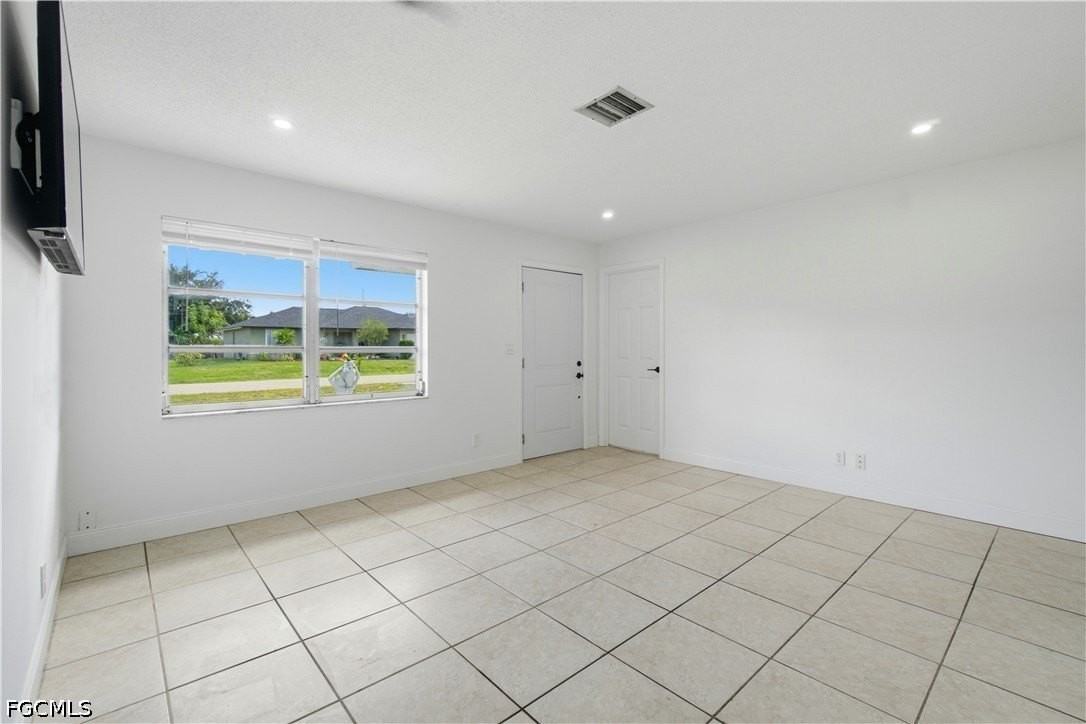 2201 Lotus Rd - Photo 7 of 42