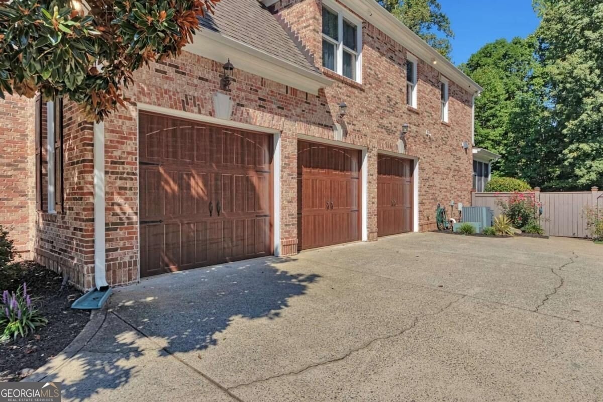 1421 Castlebrooke Way - Photo 3 of 49