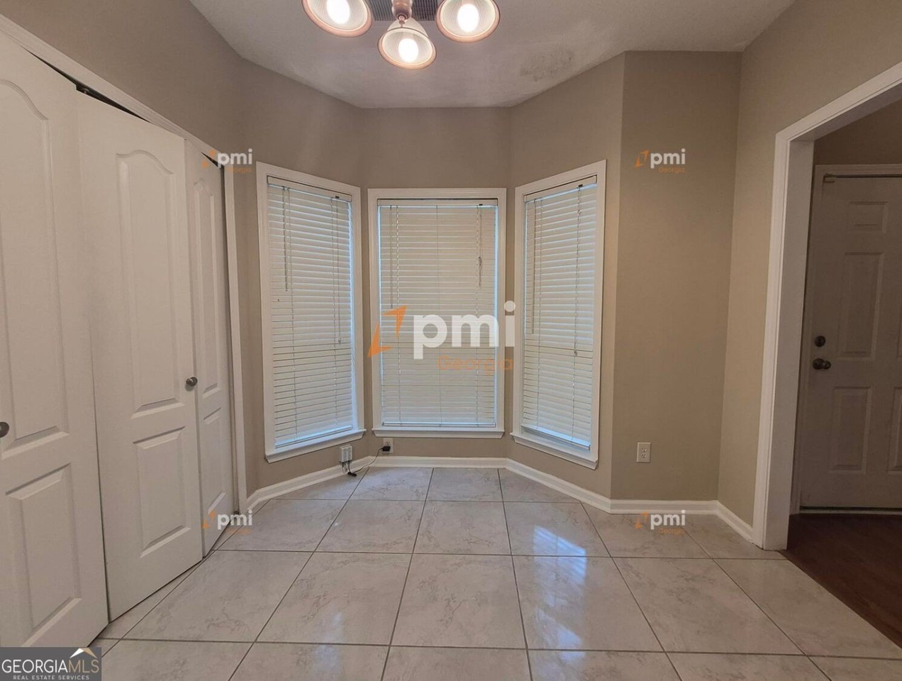 4865 Robinson Square Dr Nw - Photo 4 of 17