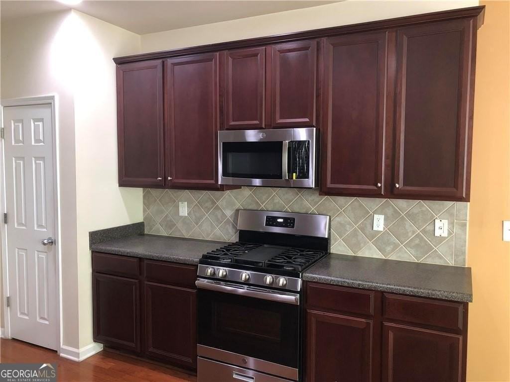 33 Jekyll Dr #8 - Photo 5 of 18