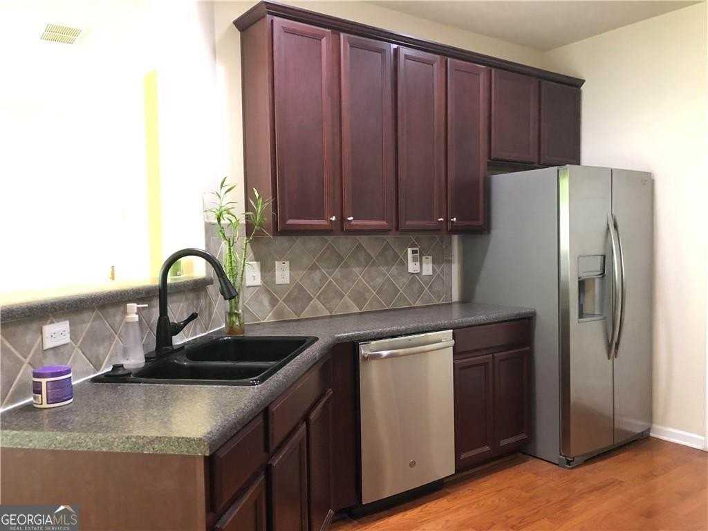 33 Jekyll Dr #8 - Photo 6 of 18