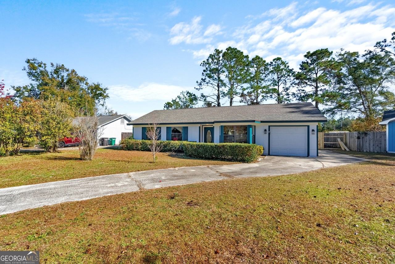 404 Westgate Cir - Photo 2 of 24