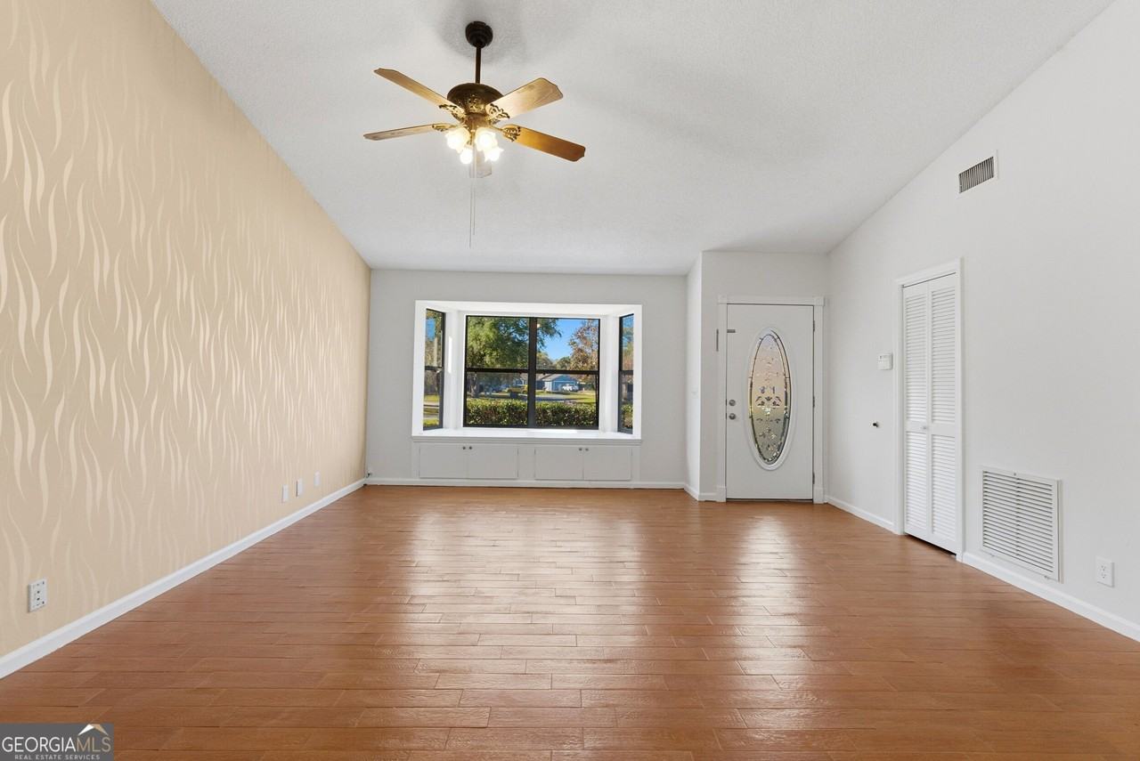 404 Westgate Cir - Photo 6 of 24