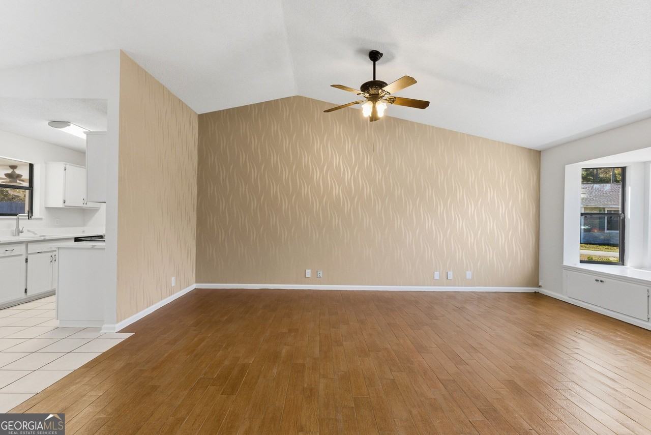 404 Westgate Cir - Photo 7 of 24