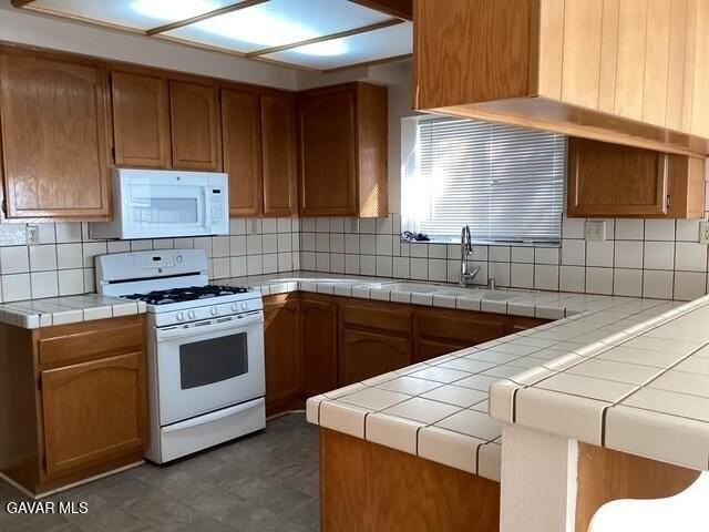2318 W Avenue K10 - Photo 4 of 21