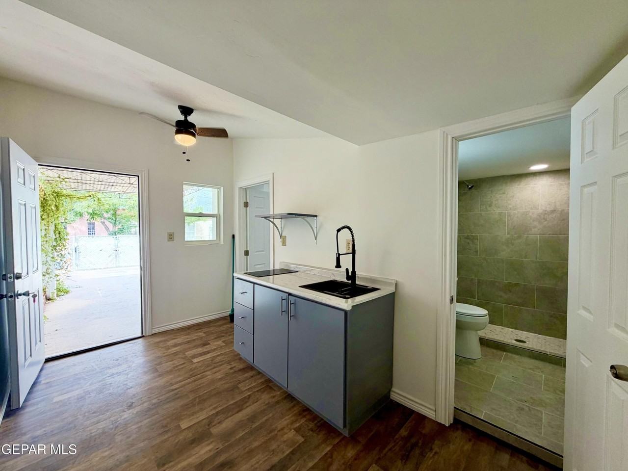 418 S Estrella St #B - Photo 2 of 8