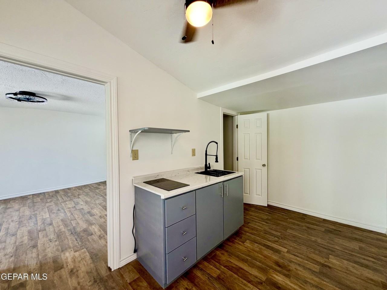 418 S Estrella St #B - Photo 3 of 8