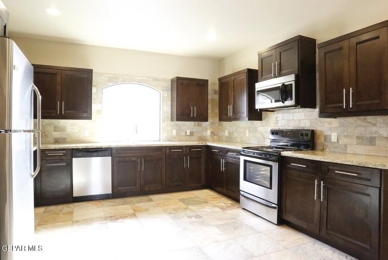 5501 N Stanton St #12 - Photo 7 of 10